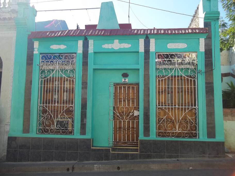Frente del hostal
