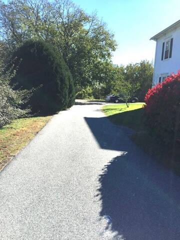 Newport, Vineyards, Beaches 10 minutes 12 beds gallery image 3