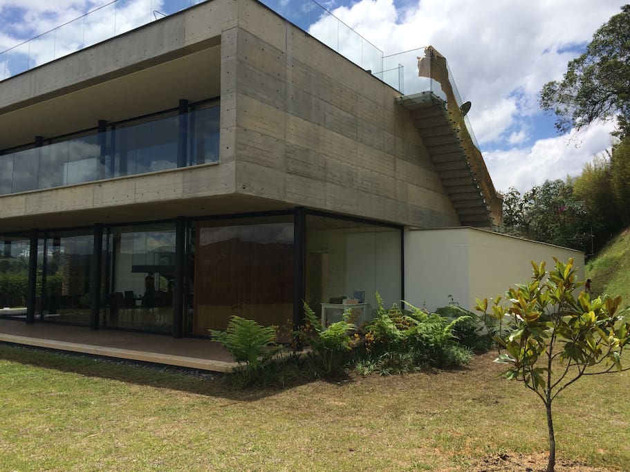 Vista lateral casa.