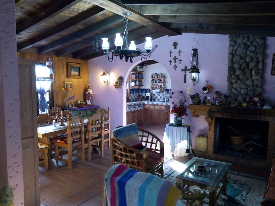 Estancia comedor y chimenea