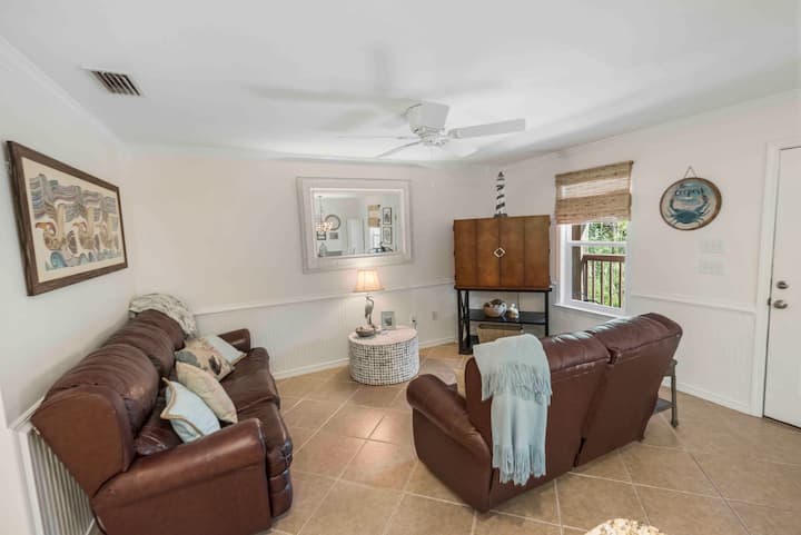 Dunes Retreat W/hot Tub & .25 Miles To Pelican Bay - Dauphin Island, AL