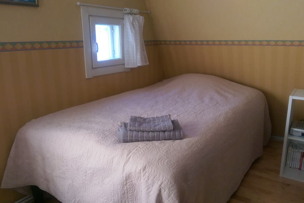 120 cm leveä vuode.