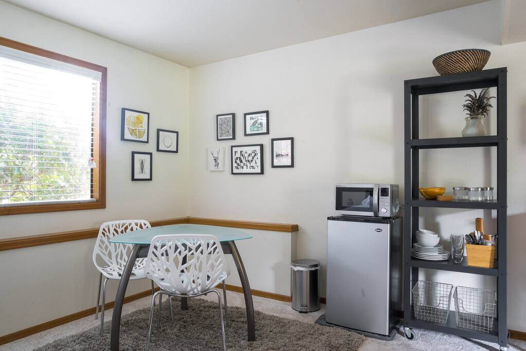 Everything you need for a meal in your own space.