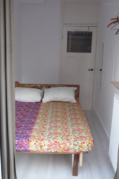 The bed with just one shelf + a mirror in place.