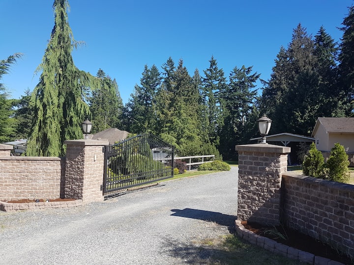 San Cobble B&B Treehouse and Water Gardens