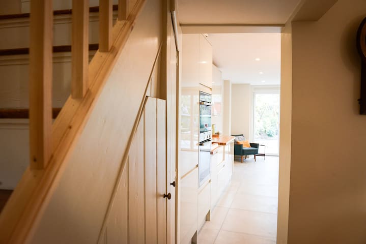 Victorian Cottage in Conservation Area, Greenwich. gallery image 5