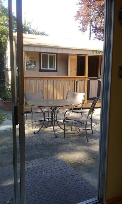 Here, you can see how close the guest cabin is, from the main house.
About 10 steps away.