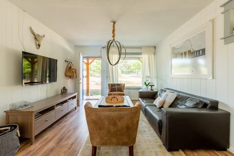 The Blue Door- Cozy Ranch Style for 6 ~ Come Stay!