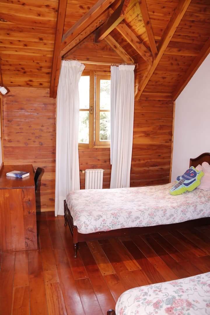 Izba s výhľadom na jazero a kúpeľňa