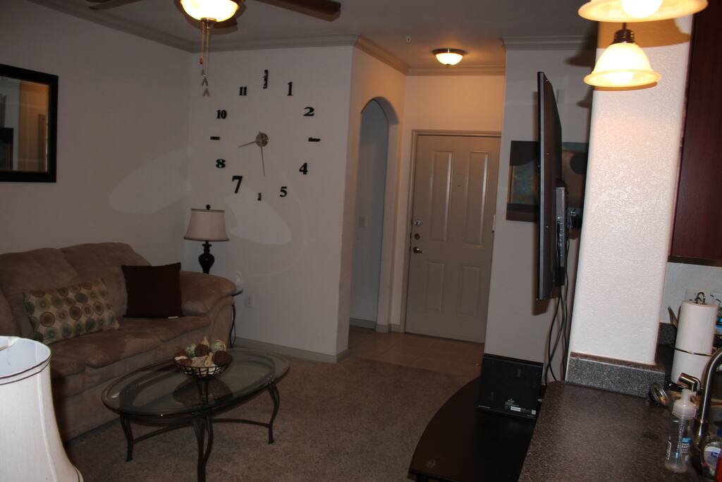 Nice and clean Living Room!