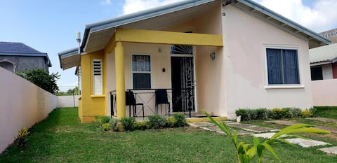 Cool Cozy Cottage II. 2 bedroom oasis Free parking