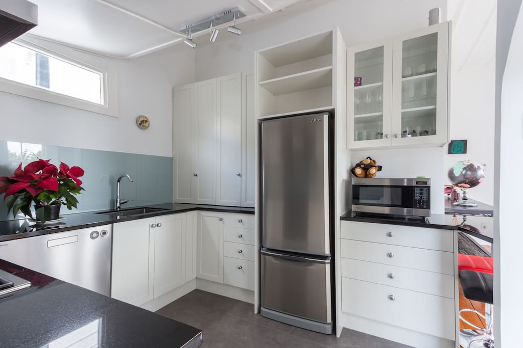 Modern, fully equipped kitchen