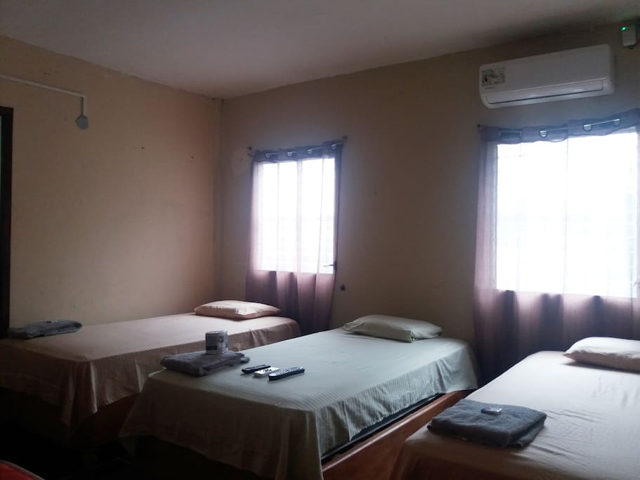 HABITACIONES CON 4 CAMAS SENCILLAS