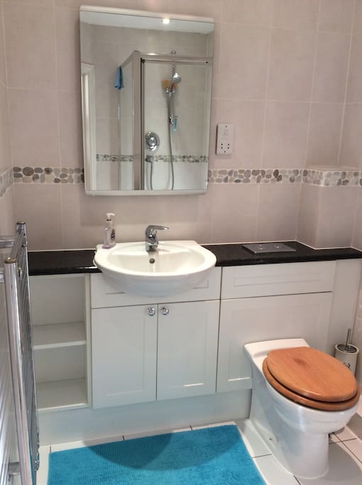 Ensuite with shower