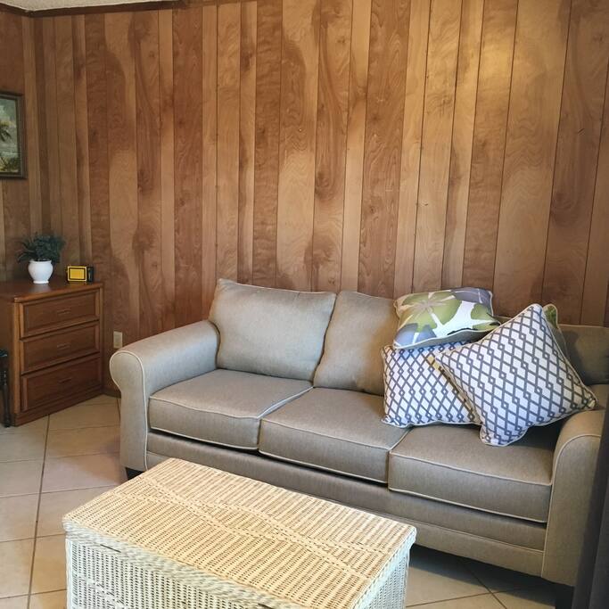 Quiet area to relax with a book or meditate. Also a comfort full size sofa bed.