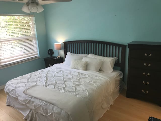 Private Master, KING Bed, Pool/SPA Great Location!