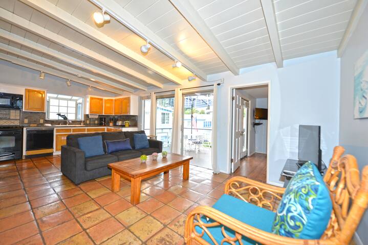 211CL-Upper-Home close to beach+Deck+Golf gallery image 4