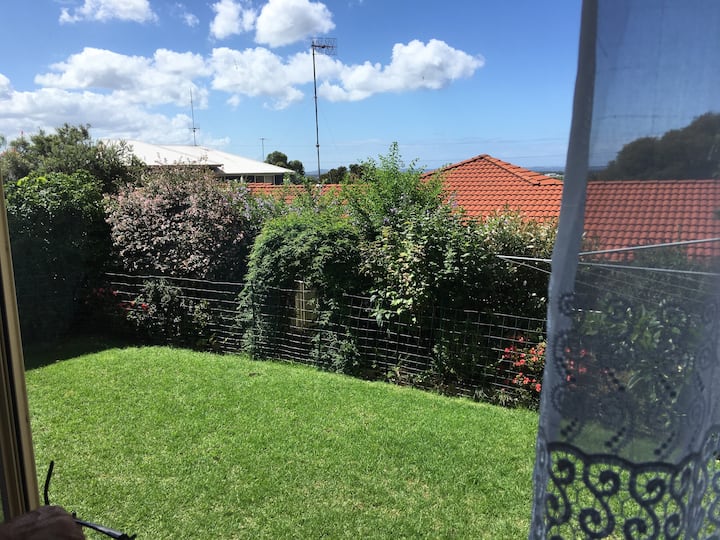 Comfy double bed (self contained) Houses for Rent in Albion Park, New