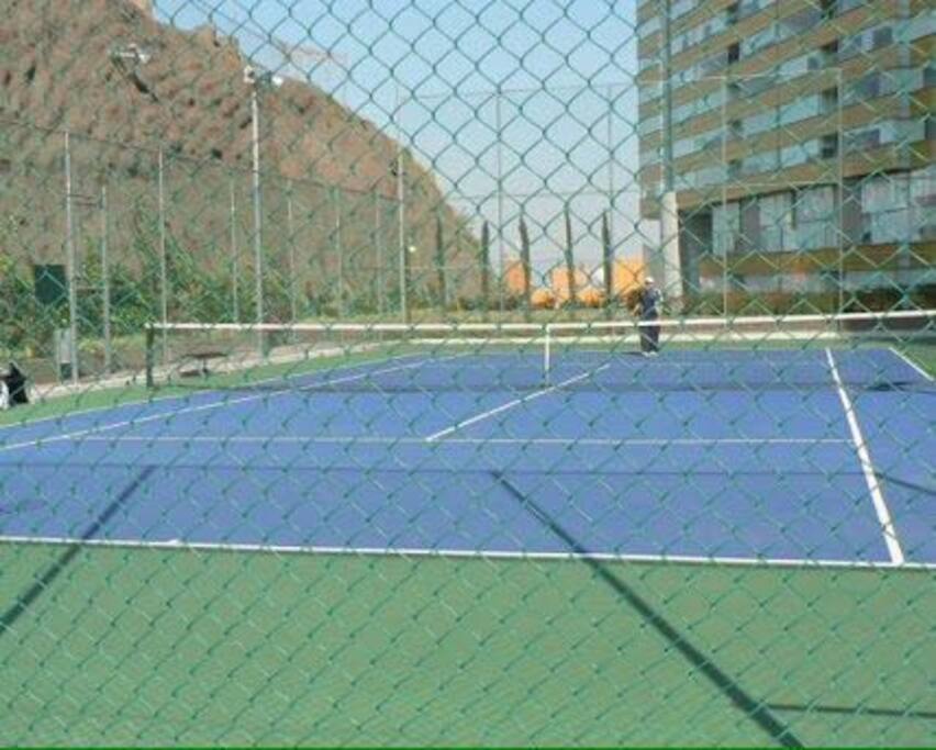 Canchas de tenis y jardin