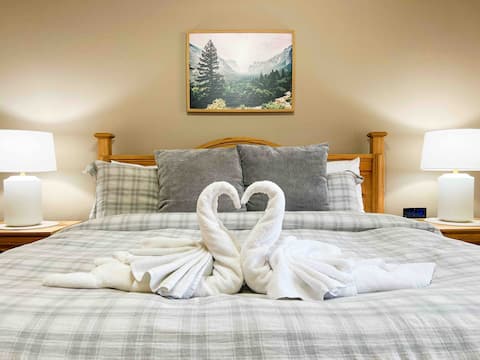 Branson Cabin with Two Master Suites!