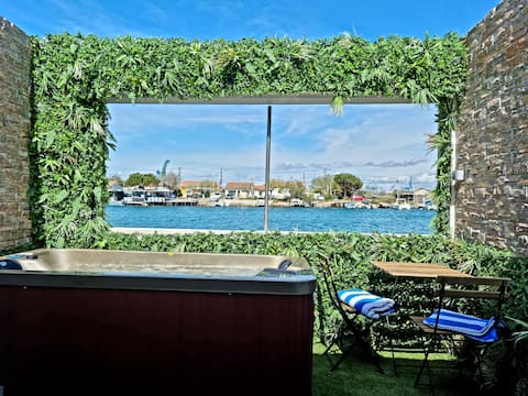 Unlimited private apartment and jacuzzi in Camargue