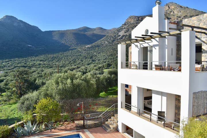 Quiet villa for 6, private pool, garden, 3 bedroom