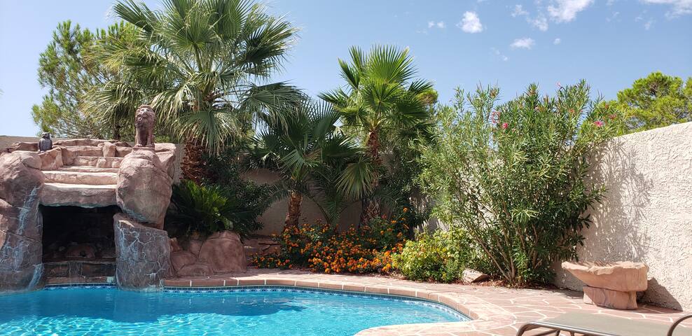 Paradise -free solar pool- 15 minutes to the strip gallery image 3