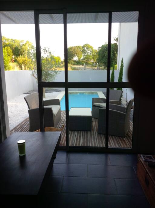 vue du sejour du patio