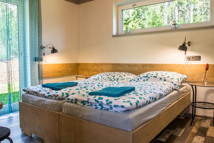 spavaća soba u prizemlju, bračni krevet (širok 125-149 cm)