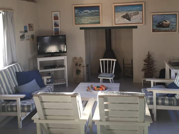 Beach cottage with unspoilt sundowner views.