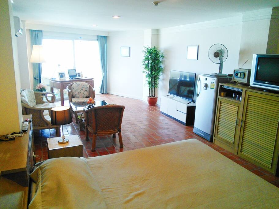 Large studio with Sea View from the balcony.