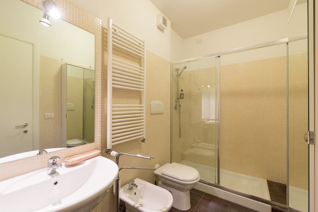Bagno con doccia