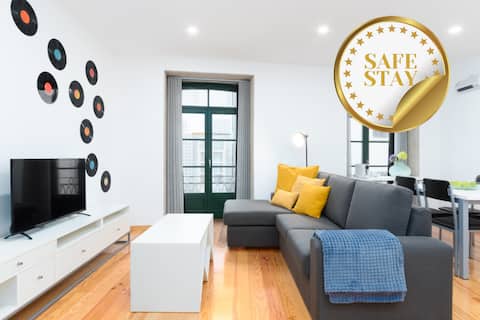 Eclectic Flat@ALMADA - Best Location With AC