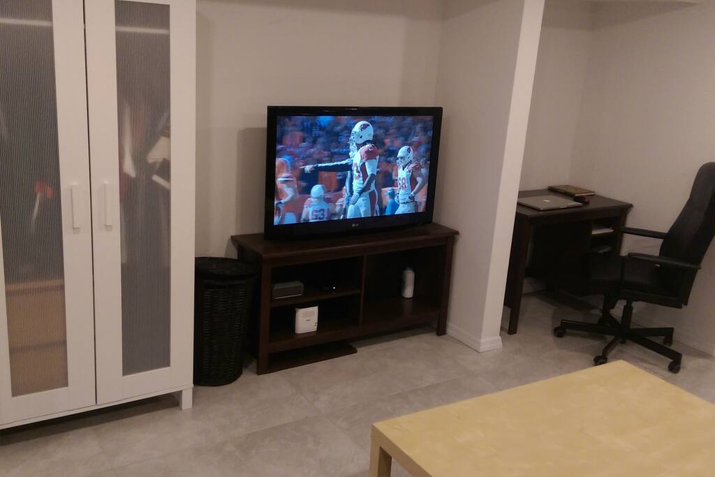 Fully equipped TV with Netflix, Amazon Prime, and a great Television package