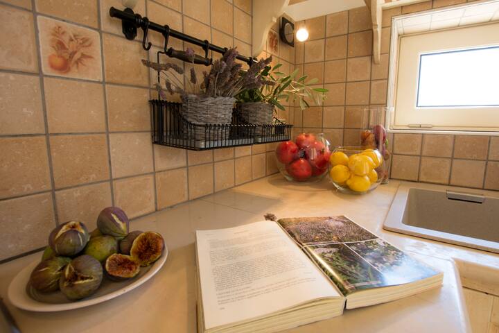 Villa with sea view in mediterranean garden gallery image 5