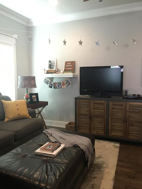 Popular Airbnb listing: Cindy's Brick Street Treasure in Tyler