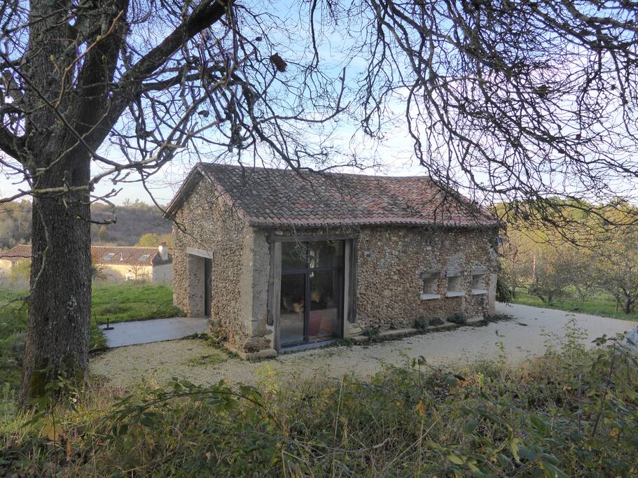 Photo de l'extérieur du gîte coté terrasse