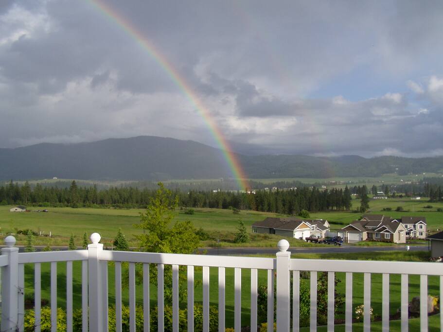 Vast expansive view of the Valley/Mountains to the South/East.