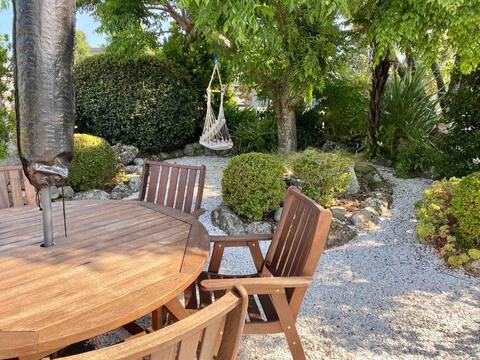 Retro Retreat in Whitianga -  Perfect Kiwi Bach!