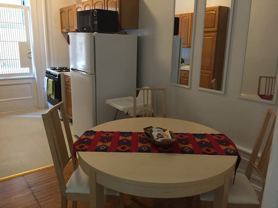 Dining table expands to fit 6 people