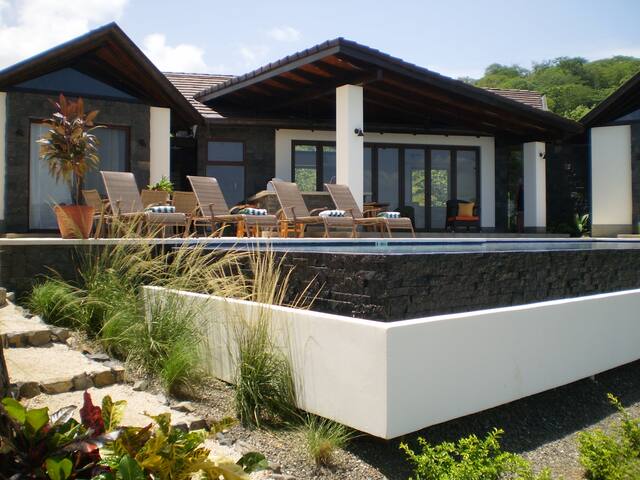 Casa Cielos (House in the Heavens)