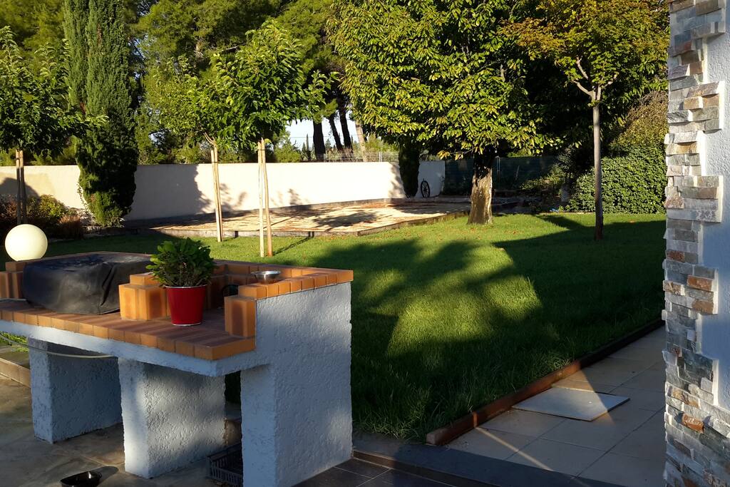 Barbecue avec terrain de pétanque