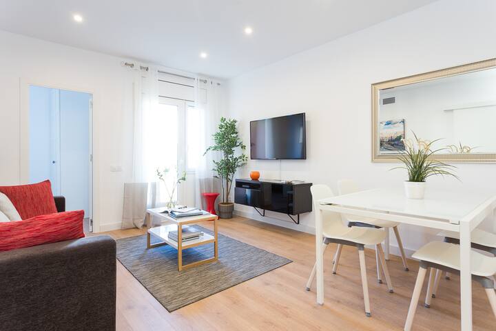 Modern 4 bedroom apartment in Sagrada Familia gallery image 2