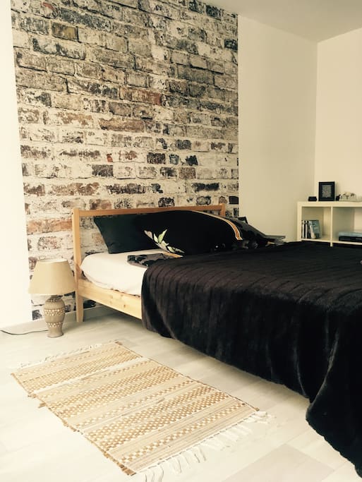 Bedroom with Queensize Bed