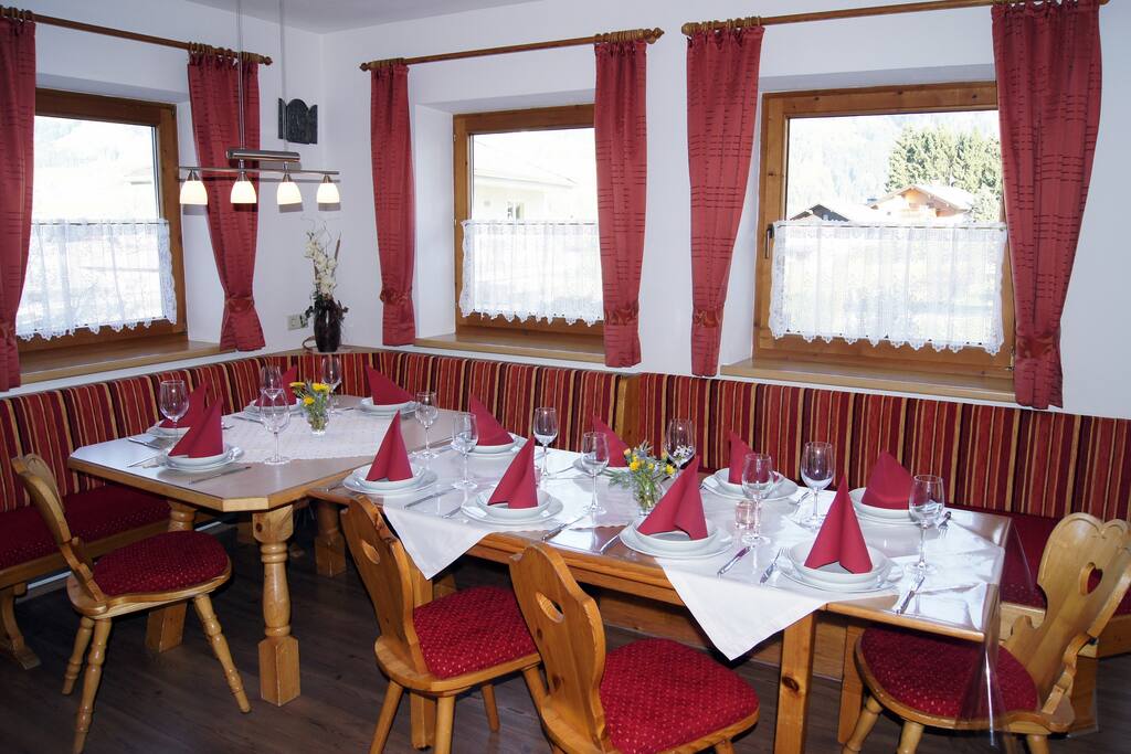 große Essecke in der Küche