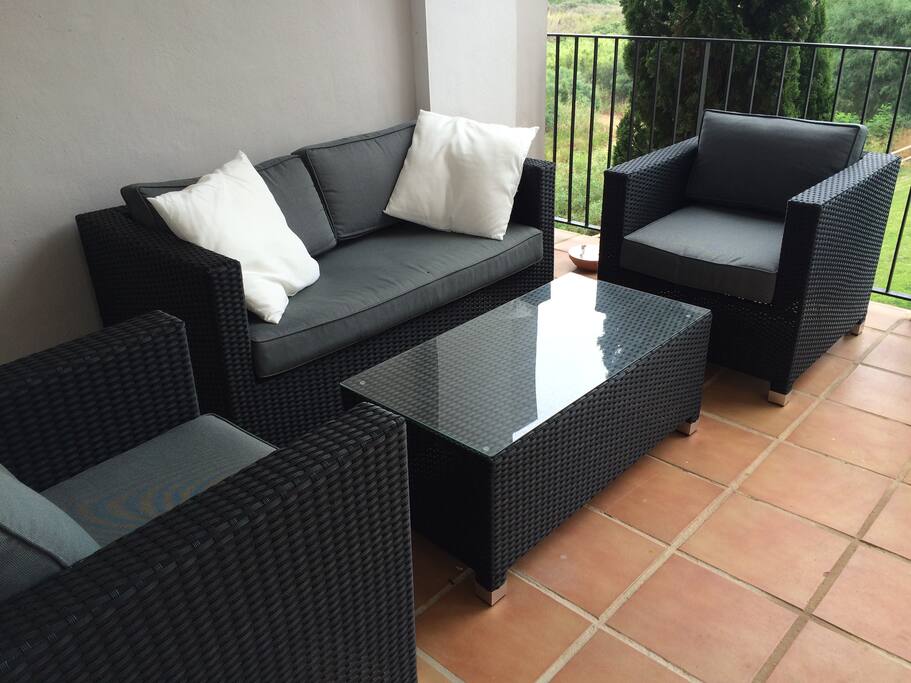 belle terrasse de 20m2 ensoleillée toute la matinée