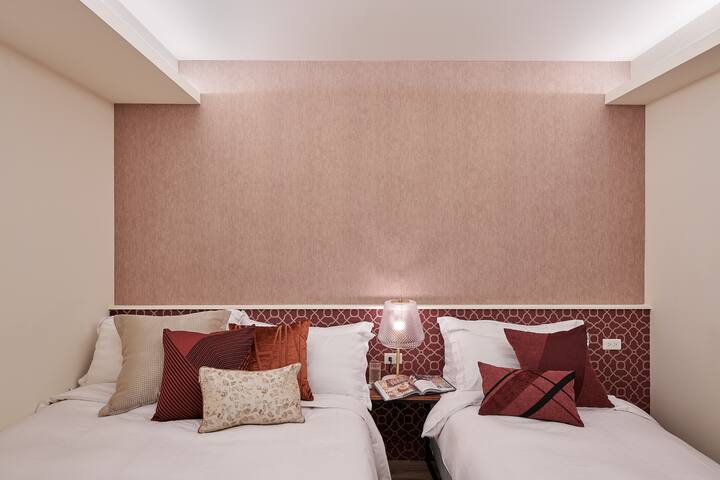 A11/復古8人房/MRT忠孝復興7min/東區市中心/sogo微風百貨/雙線捷運 gallery image 3