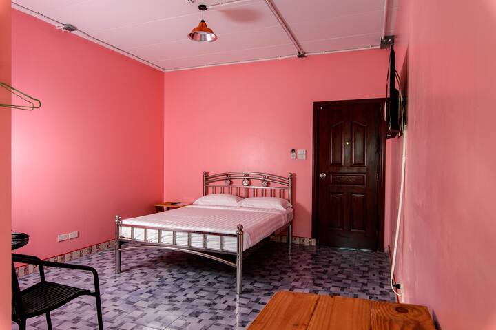 soba s ružičastom bojom prikladna za vjenčanje