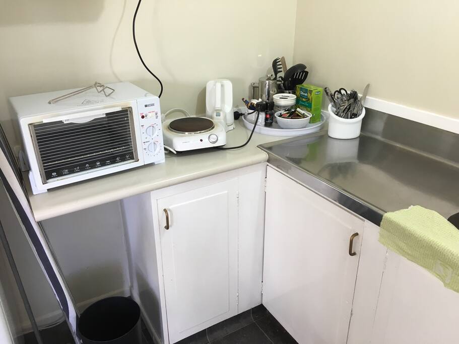 Bench top cooking facilities