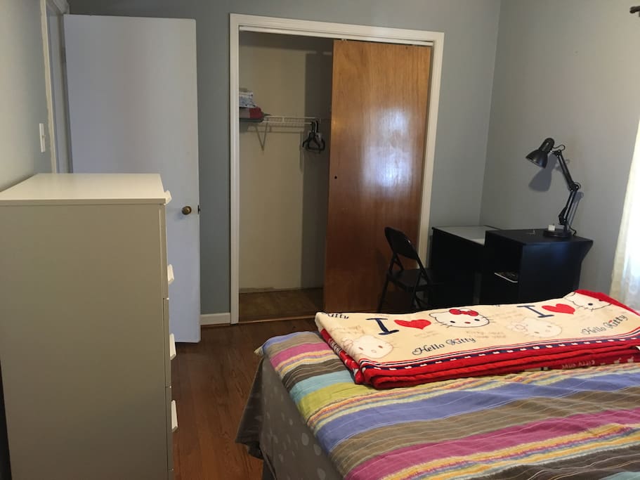 there are two big closet in this bedroom, give you more storage space, specially for long journey travelers